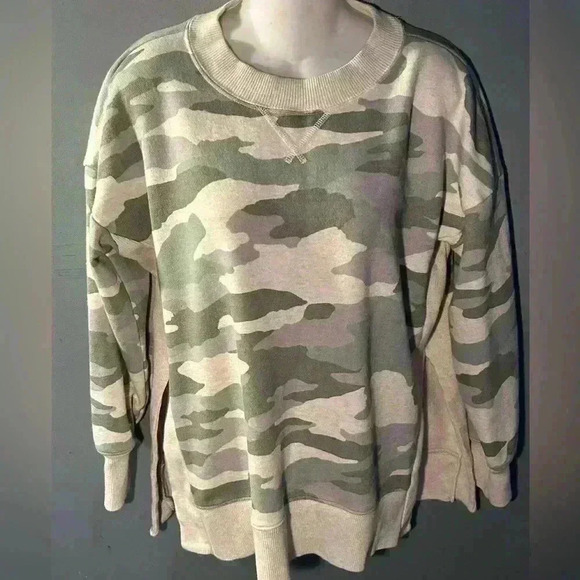 Women’s Aerie Tan & Green Camo Sweat Shirt, Size Small - Picture 1 of 5